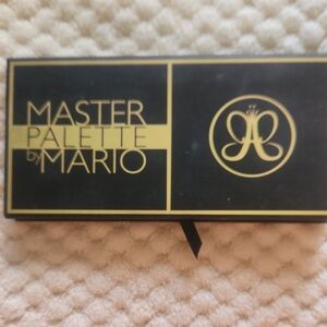 Anastasia Beverly Hills Master Palette in Black and Gold